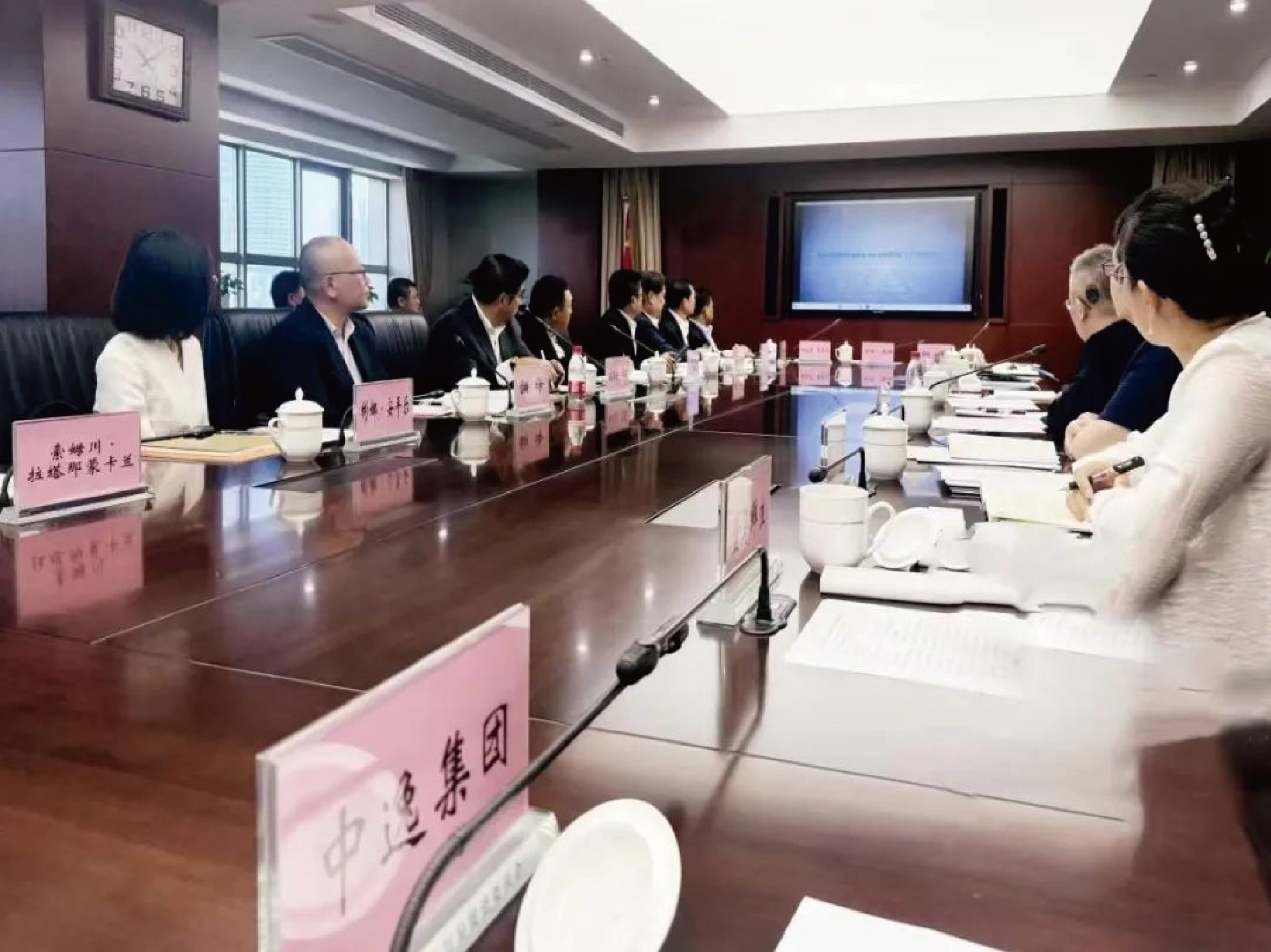 泰國(guó)農(nóng)業(yè)部長(zhǎng)滬上訪問(wèn)，攜手上海貿(mào)促會(huì)共繪農(nóng)業(yè)電商合作新藍(lán)圖